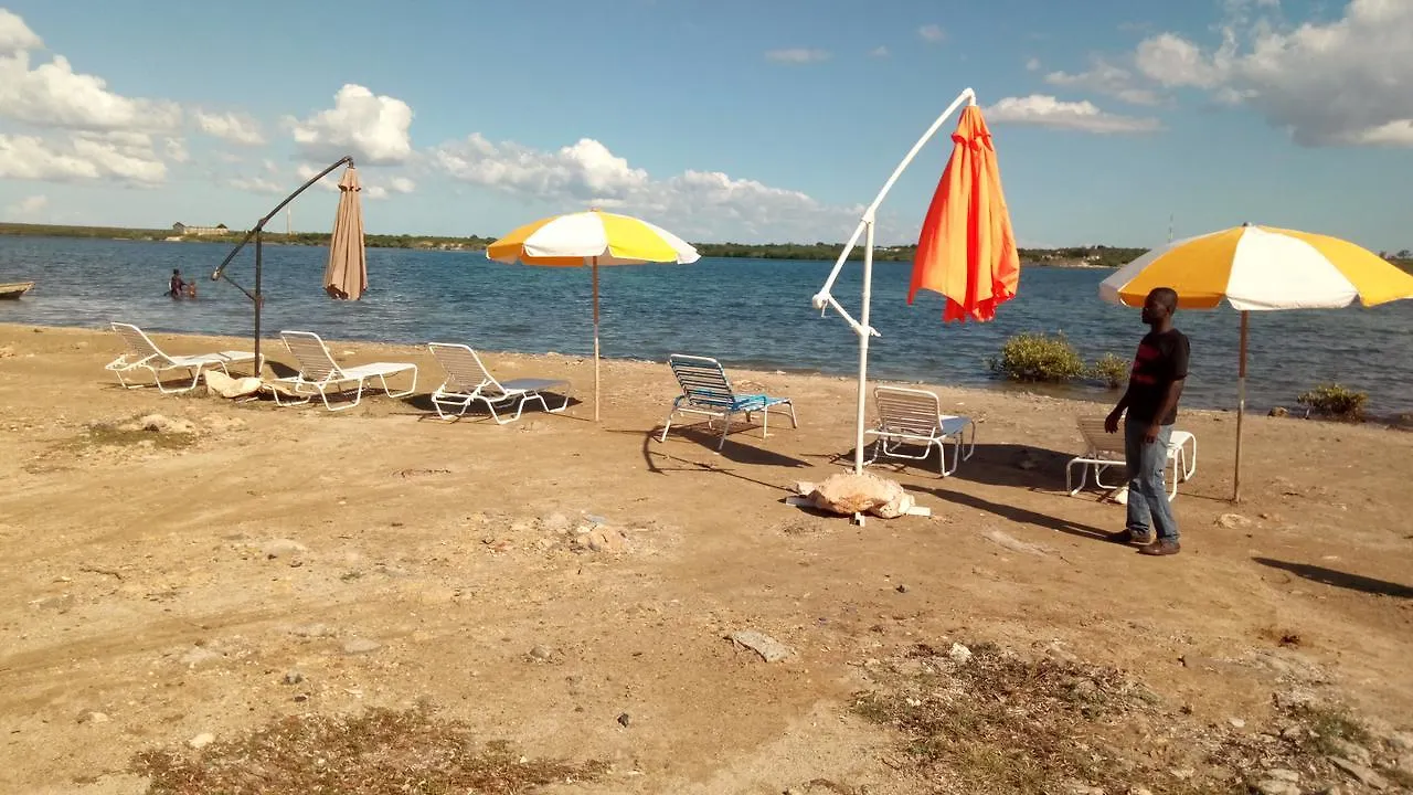 Le Relais Hotel Bar Resto & Resorts Fort Liberte